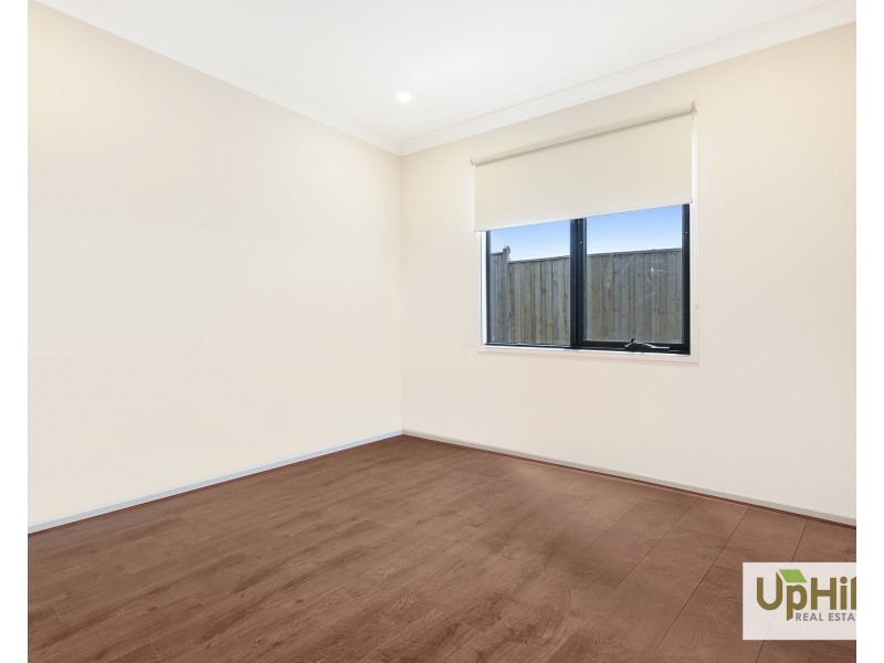 14 Sunstone Street, Cranbourne East VIC 3977