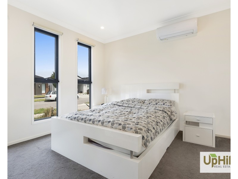 14 Sunstone Street, Cranbourne East VIC 3977