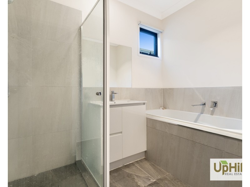 14 Sunstone Street, Cranbourne East VIC 3977