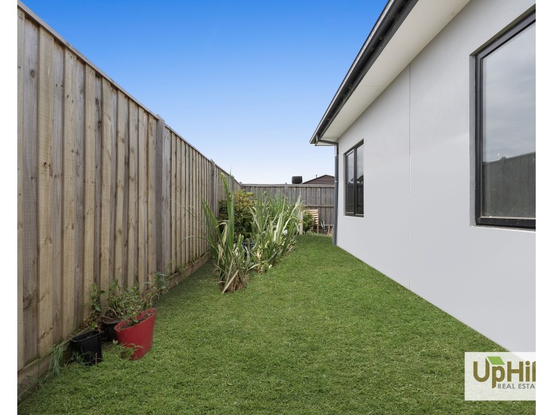 14 Sunstone Street, Cranbourne East VIC 3977