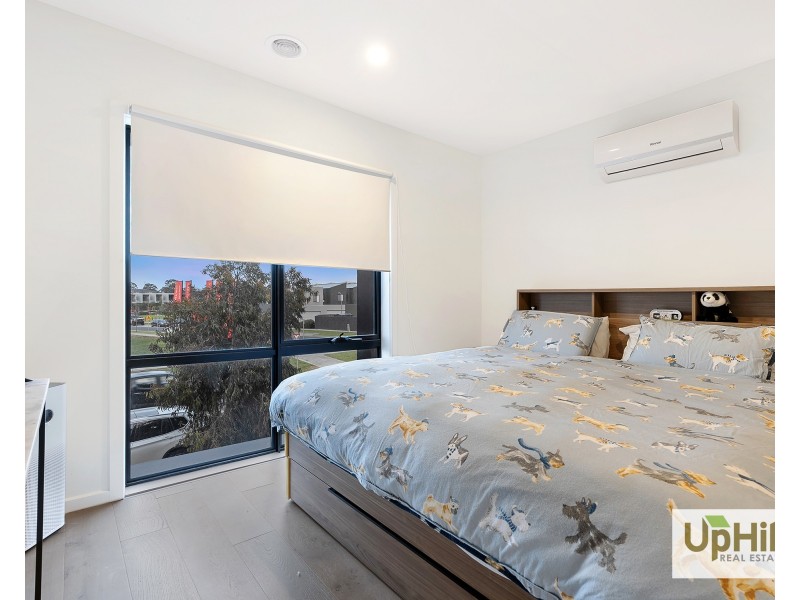 93 HAYTON PARK BOULEVARD, Cranbourne West VIC 3977