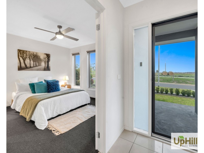 44 Picnic Avenue, Clyde North VIC 3978