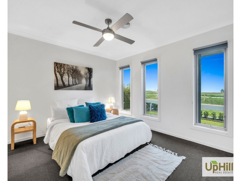 44 Picnic Avenue, Clyde North VIC 3978