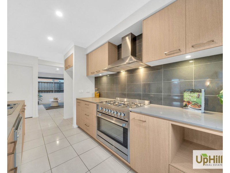 44 Picnic Avenue, Clyde North VIC 3978