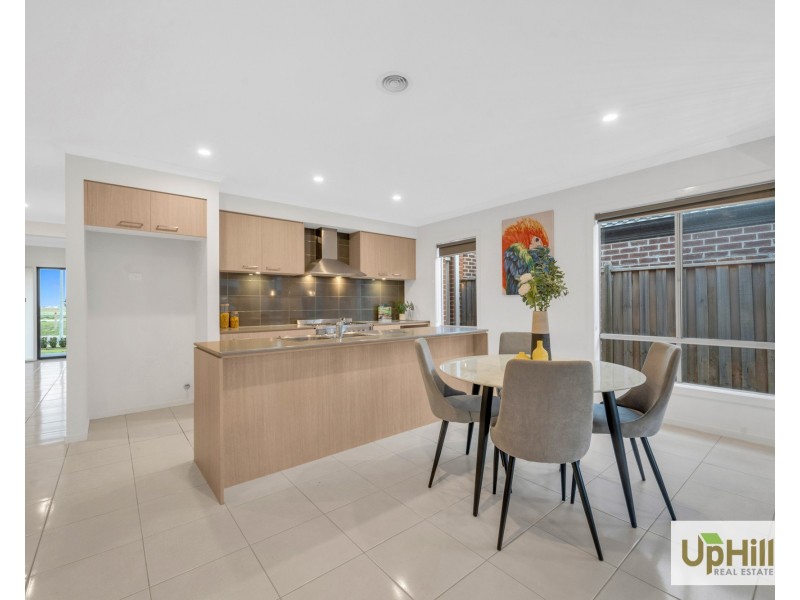 44 Picnic Avenue, Clyde North VIC 3978