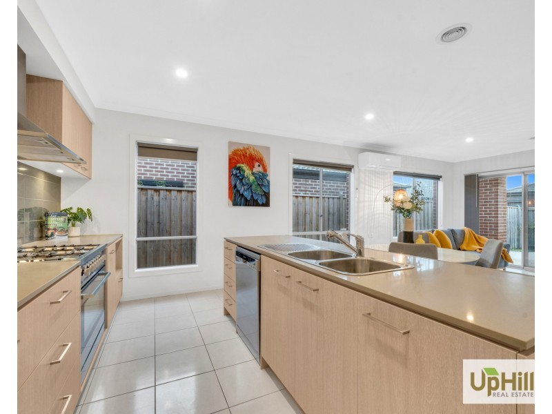 44 Picnic Avenue, Clyde North VIC 3978