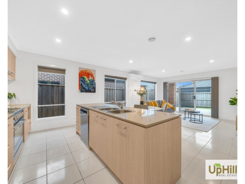 44 Picnic Avenue, Clyde North VIC 3978