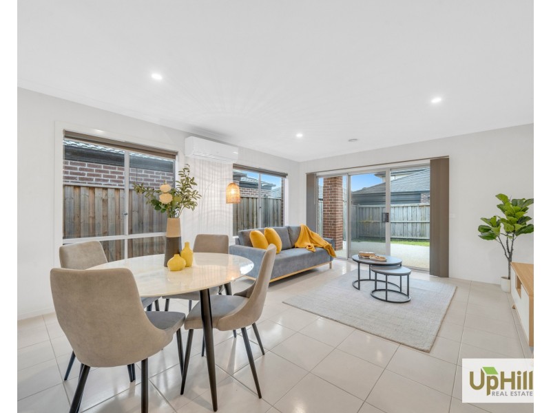 44 Picnic Avenue, Clyde North VIC 3978