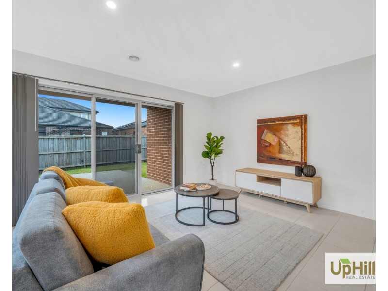 44 Picnic Avenue, Clyde North VIC 3978