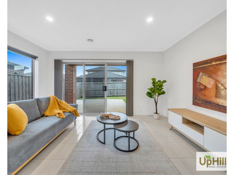 44 Picnic Avenue, Clyde North VIC 3978