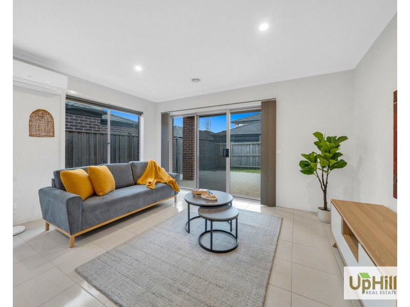 44 Picnic Avenue, Clyde North VIC 3978