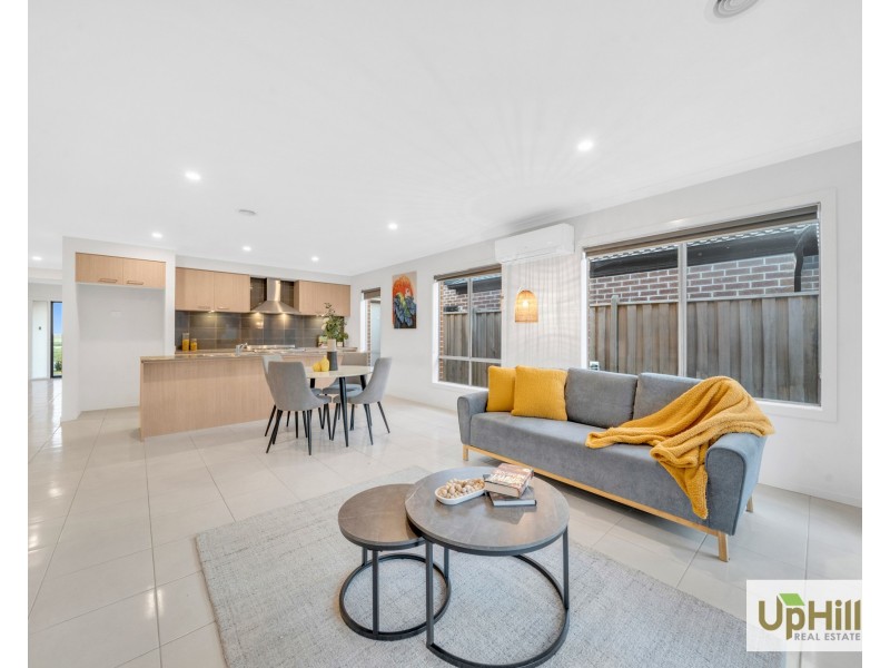 44 Picnic Avenue, Clyde North VIC 3978