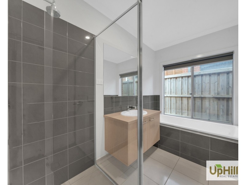 44 Picnic Avenue, Clyde North VIC 3978