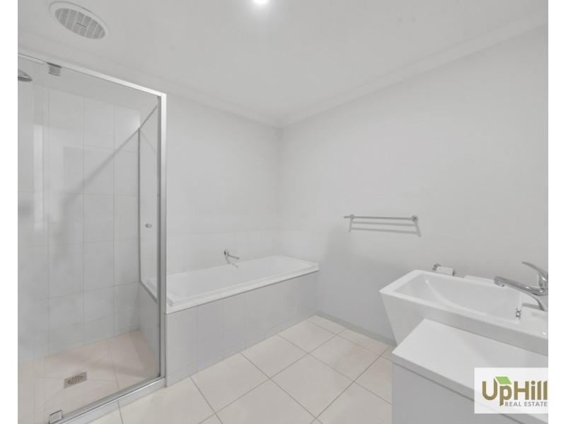 4 Nunkeri Court, Clyde North VIC 3978