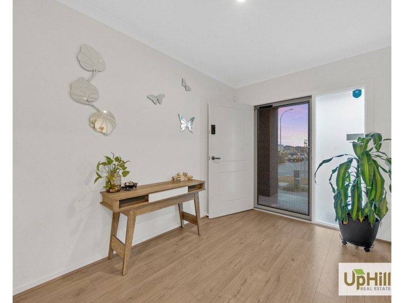 27 Stonefox Circuit, Clyde North VIC 3978