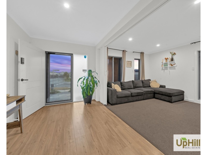 27 Stonefox Circuit, Clyde North VIC 3978