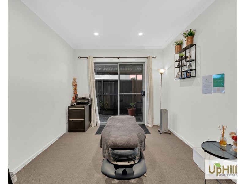 27 Stonefox Circuit, Clyde North VIC 3978