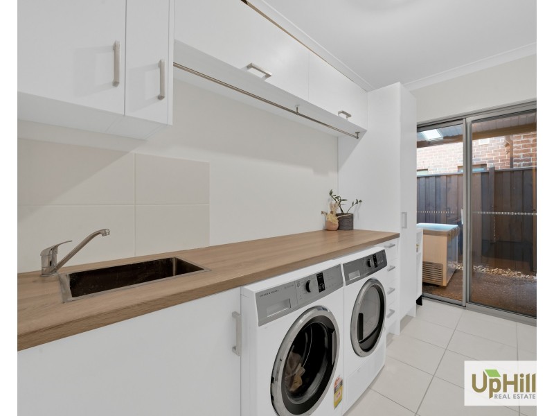 27 Stonefox Circuit, Clyde North VIC 3978