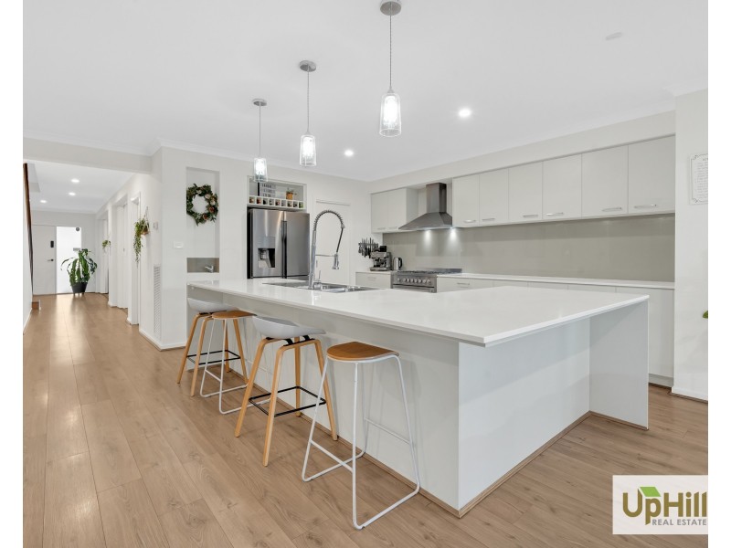 27 Stonefox Circuit, Clyde North VIC 3978