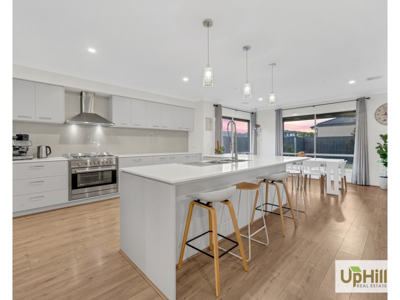 27 Stonefox Circuit, Clyde North VIC 3978