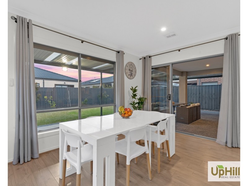 27 Stonefox Circuit, Clyde North VIC 3978