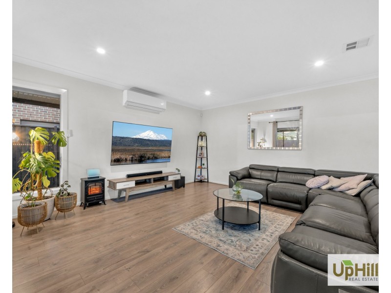 27 Stonefox Circuit, Clyde North VIC 3978