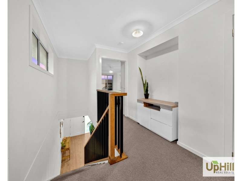 27 Stonefox Circuit, Clyde North VIC 3978