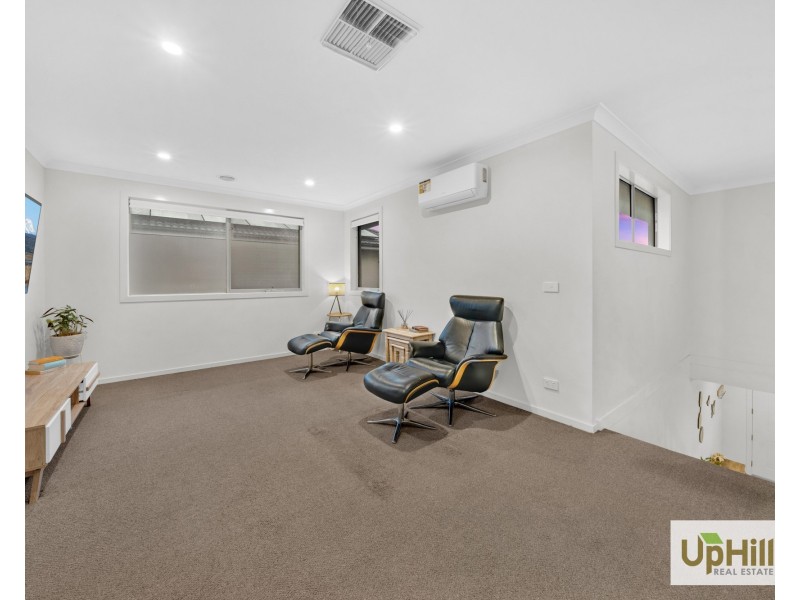 27 Stonefox Circuit, Clyde North VIC 3978