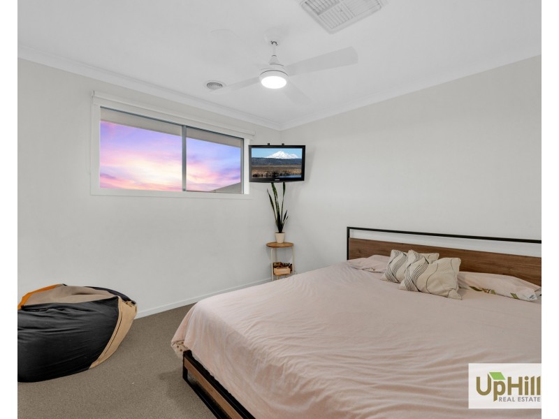 27 Stonefox Circuit, Clyde North VIC 3978