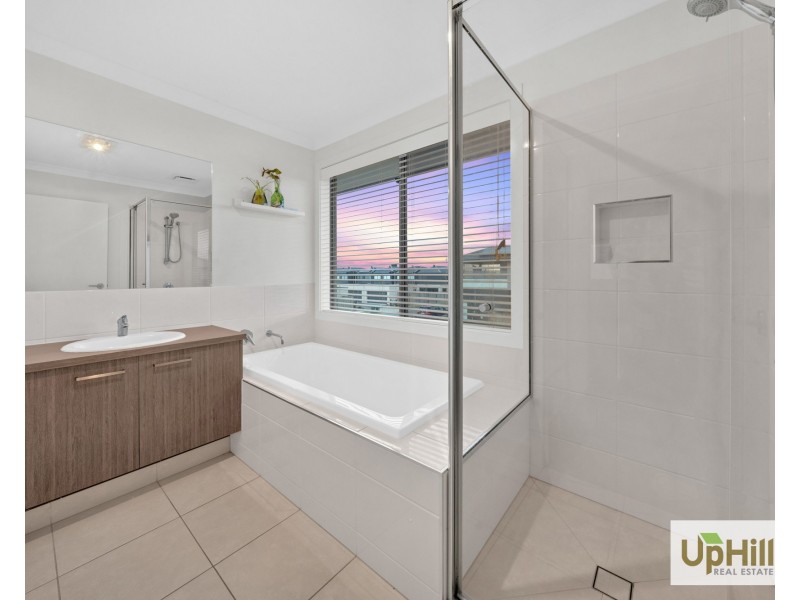 27 Stonefox Circuit, Clyde North VIC 3978