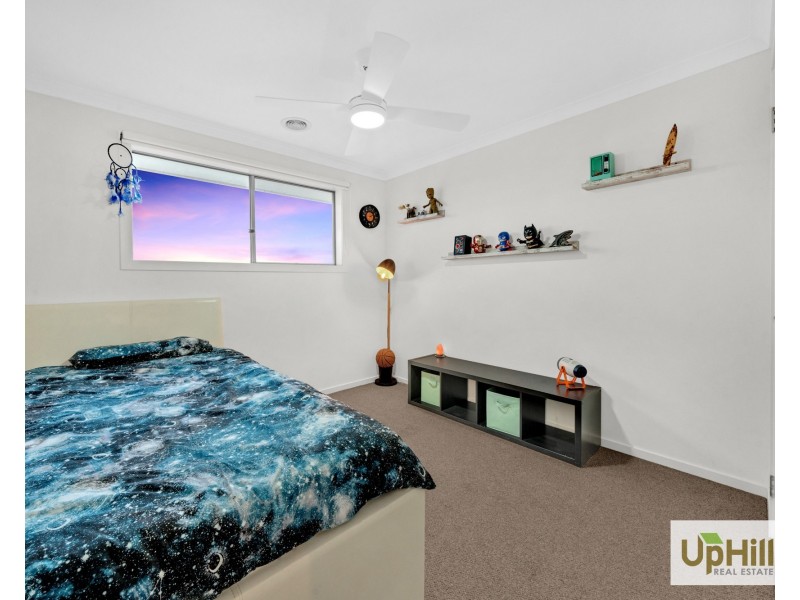 27 Stonefox Circuit, Clyde North VIC 3978