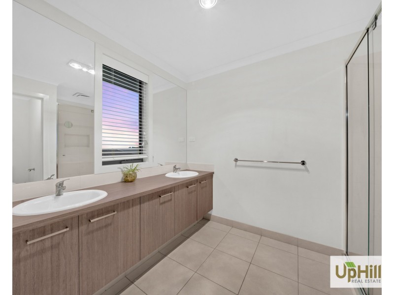 27 Stonefox Circuit, Clyde North VIC 3978