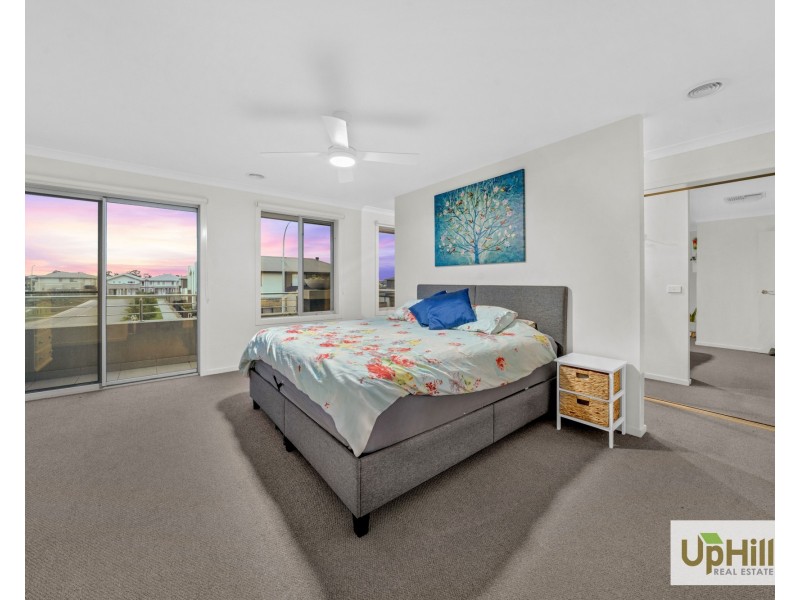 27 Stonefox Circuit, Clyde North VIC 3978