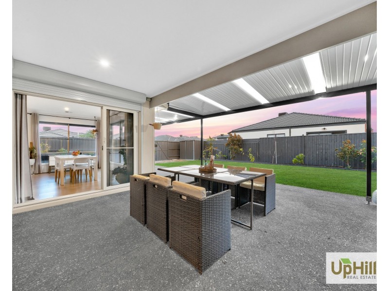 27 Stonefox Circuit, Clyde North VIC 3978