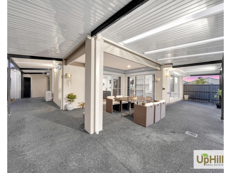 27 Stonefox Circuit, Clyde North VIC 3978