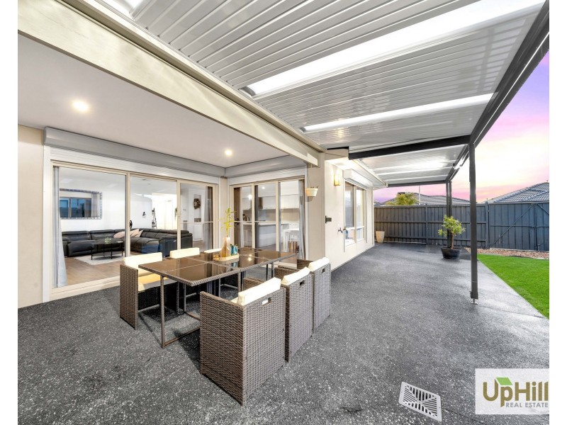 27 Stonefox Circuit, Clyde North VIC 3978