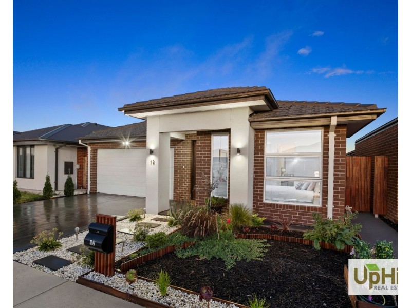 12 Liwen Street, Clyde North VIC 3978