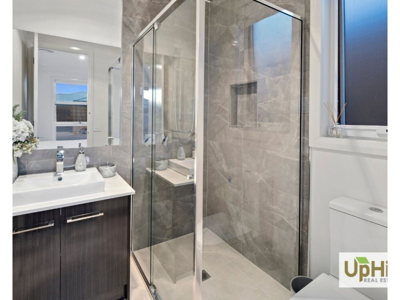 12 Liwen Street, Clyde North VIC 3978