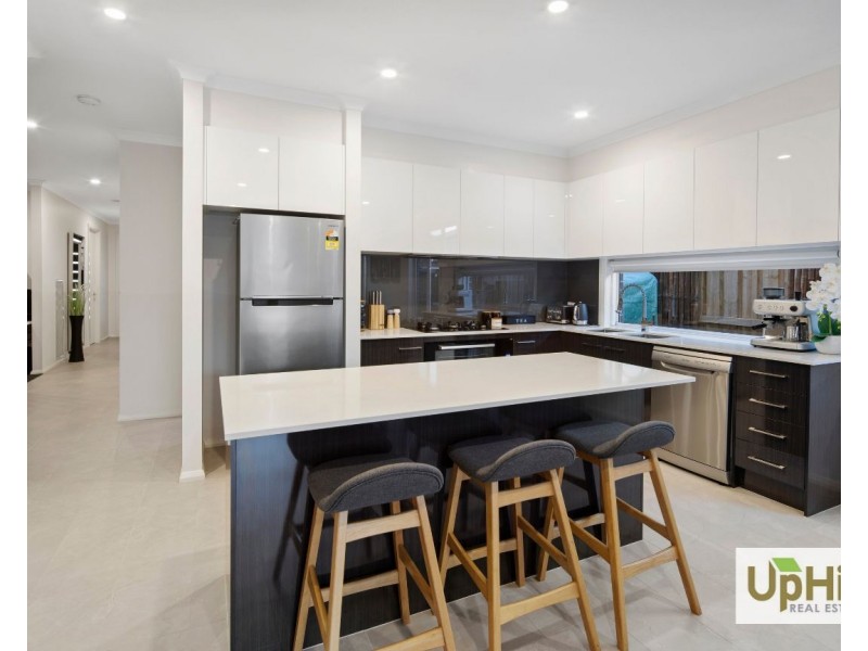 12 Liwen Street, Clyde North VIC 3978