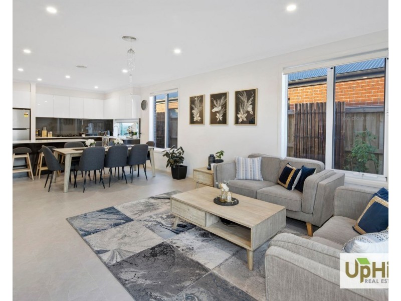 12 Liwen Street, Clyde North VIC 3978