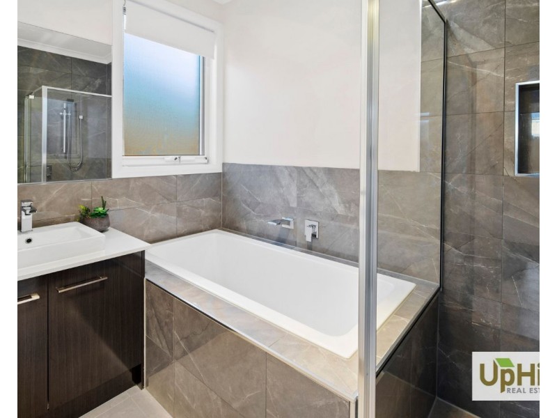 12 Liwen Street, Clyde North VIC 3978