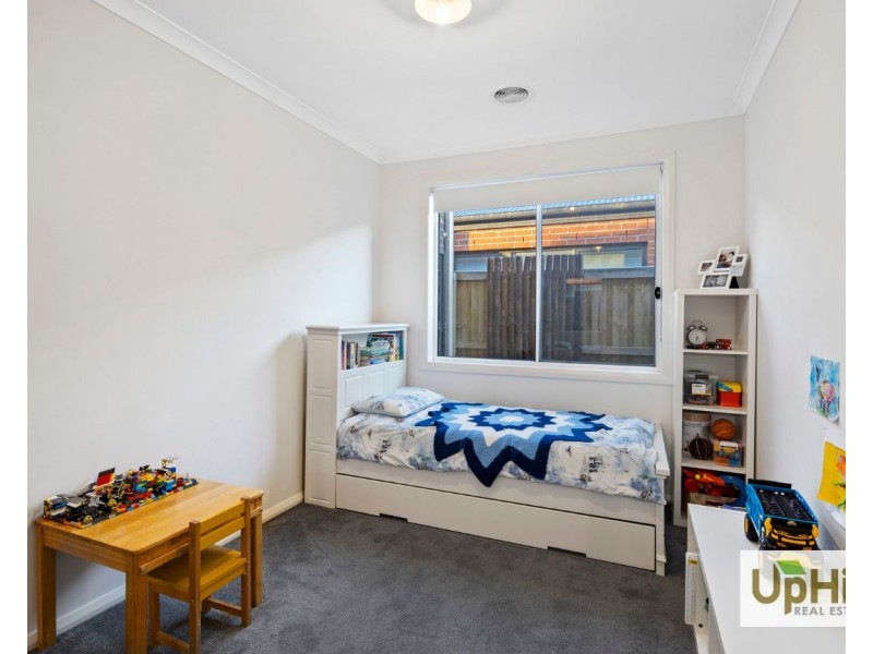 12 Liwen Street, Clyde North VIC 3978