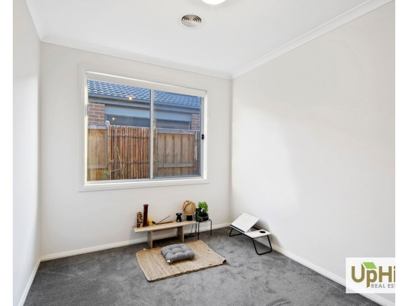 12 Liwen Street, Clyde North VIC 3978