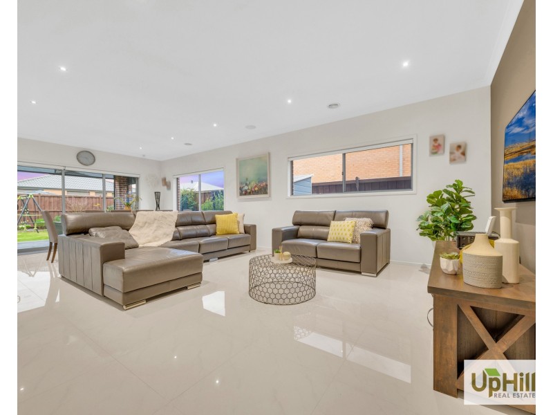 20 Sundaze Street, Clyde North VIC 3978