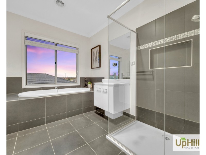 20 Sundaze Street, Clyde North VIC 3978