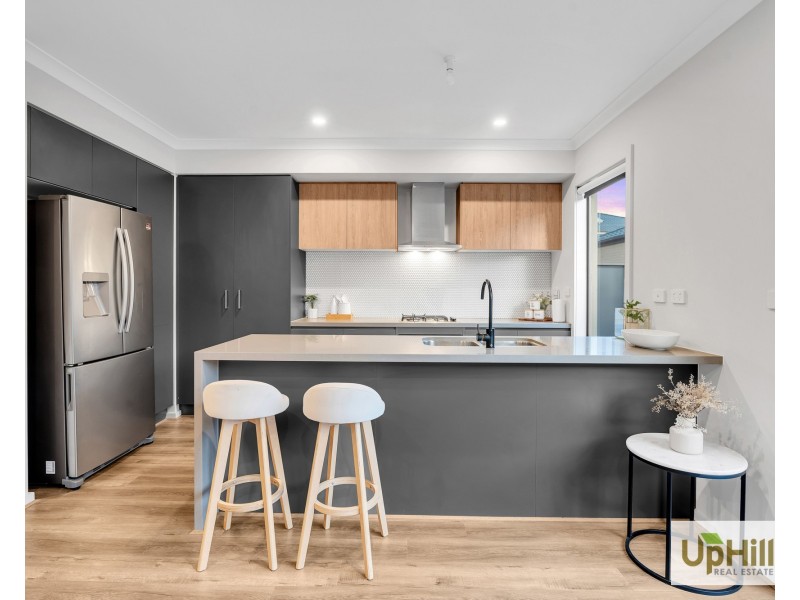 4 Borthwick Parade, Clyde North VIC 3978