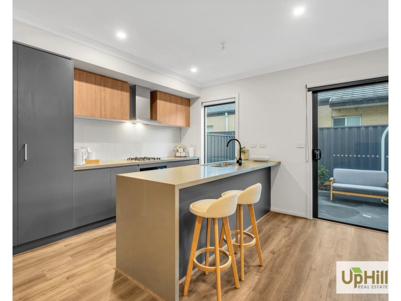 4 Borthwick Parade, Clyde North VIC 3978