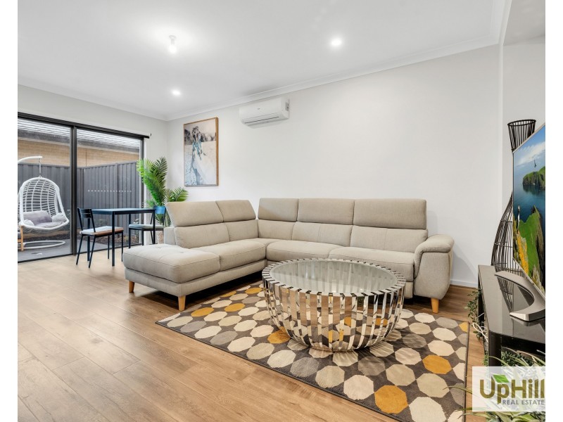 4 Borthwick Parade, Clyde North VIC 3978