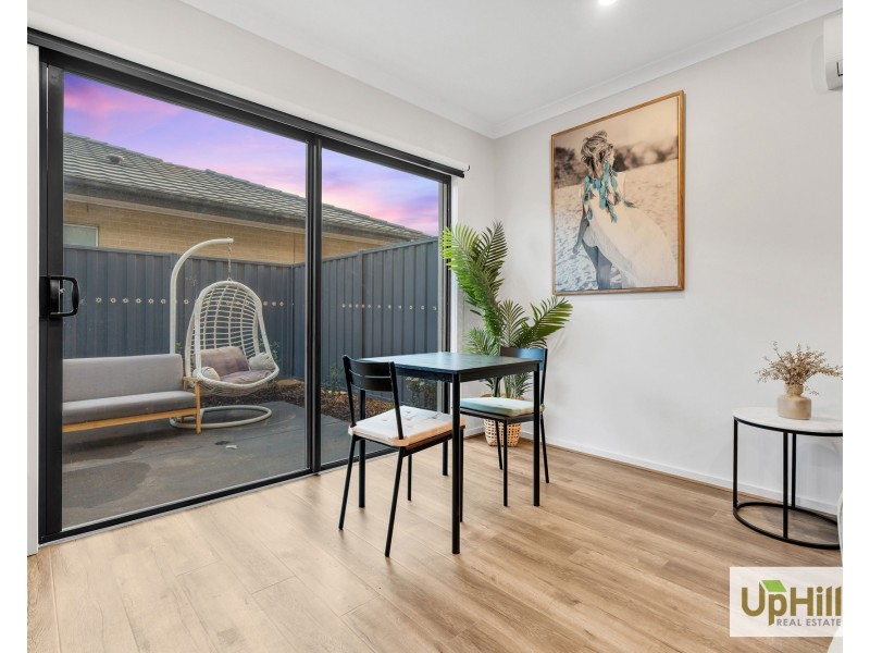 4 Borthwick Parade, Clyde North VIC 3978