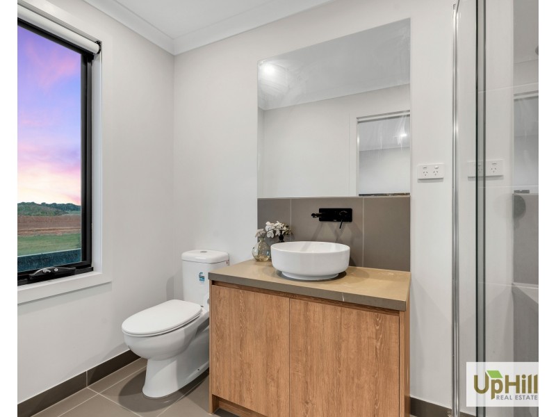 4 Borthwick Parade, Clyde North VIC 3978